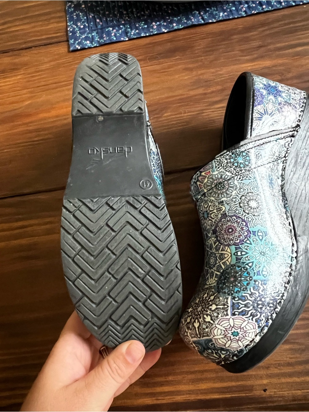 Patterned Dansko clogs - Picture 5 of 5